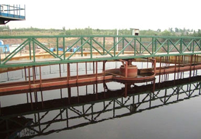 BGS型雙臂周邊傳動(dòng)刮泥機(jī)